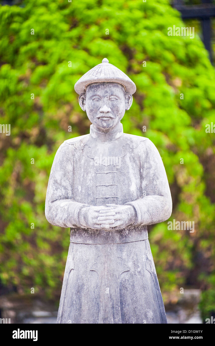 Statua di Pietra presso la tomba di Khai Dinh, tonalità, Vietnam, Indocina, Asia sud-orientale, Asia Foto Stock