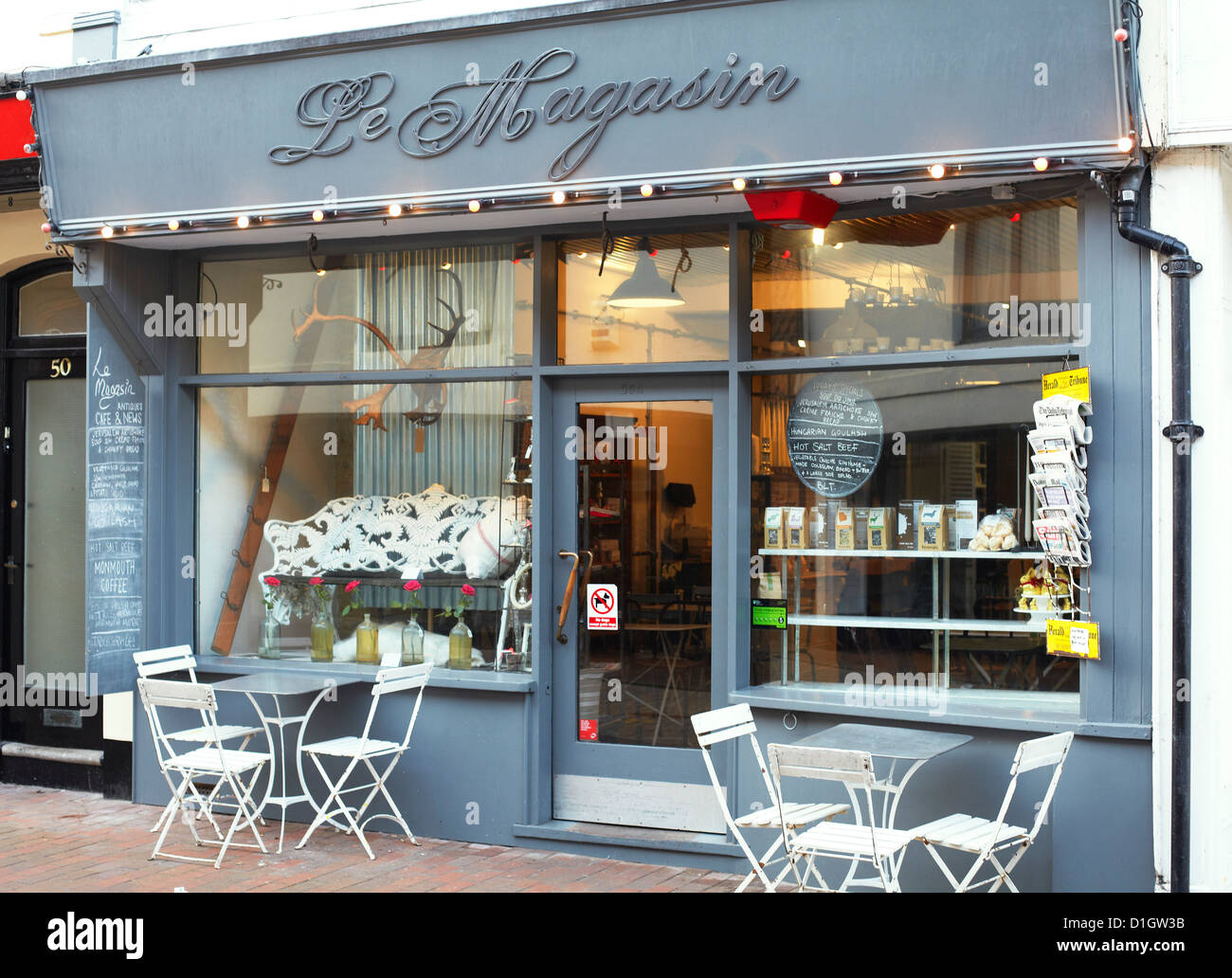 Le Magasin cafe e di antiquariato nel centro di Lewes, East Sussex Foto Stock