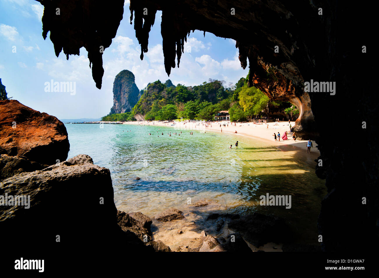 Calcare roccia carsica a Phra Nang Beach, a sud le isole, Thailandia, Sud-est asiatico, in Asia Foto Stock