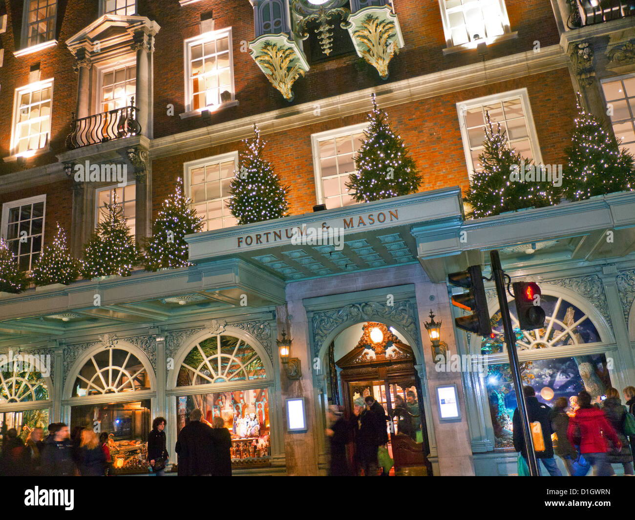 Fortnum & Mason department store durante la notte di Natale Londra Regno Unito 2012 Foto Stock