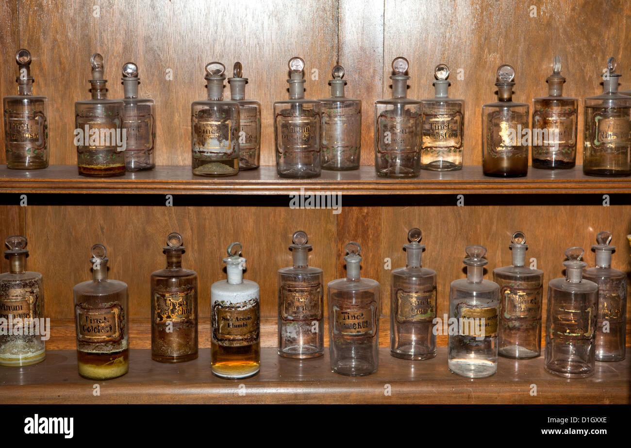 Antica Farmacia, Cistercense Abbazia di Orval, FLORENVILLE, la Vallonia, Belgio, Europa Foto Stock