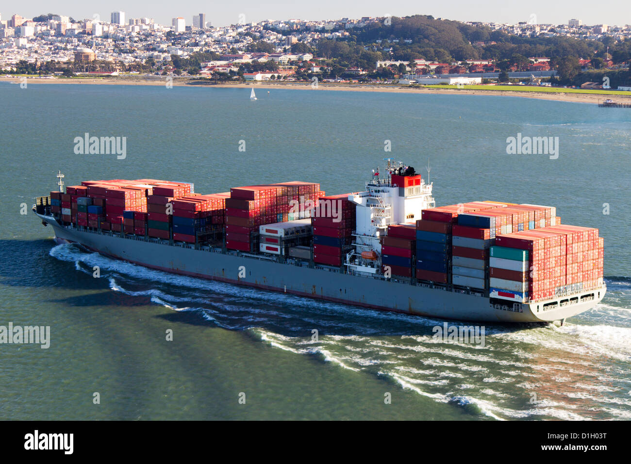 Contenitore nave nella baia di San Francisco Foto Stock