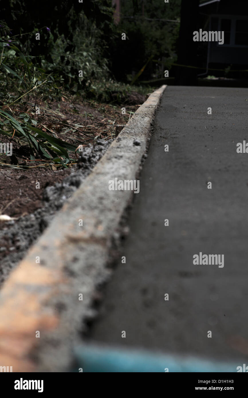 Bordo della nuova colata di calcestruzzo superficie. Foto Stock
