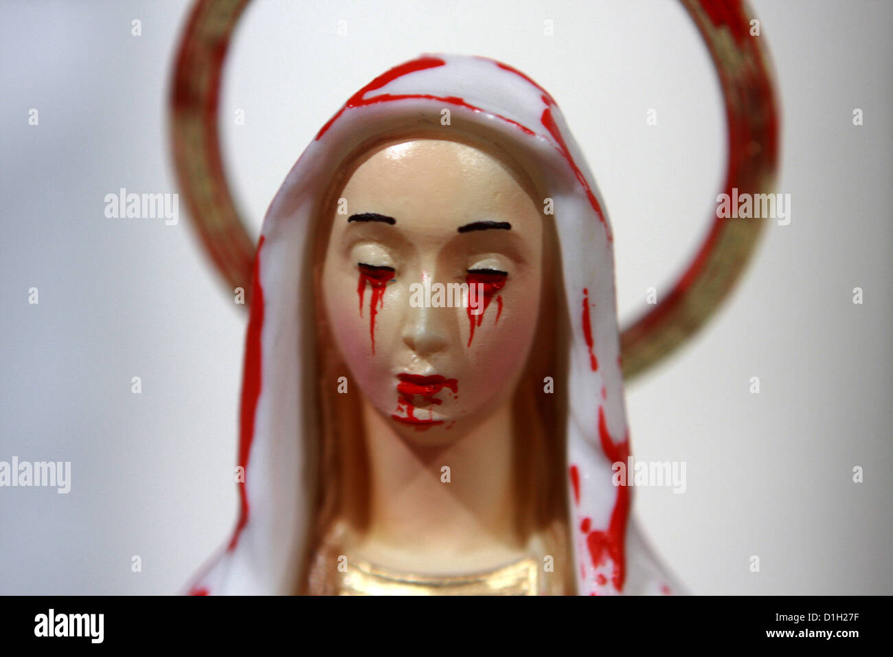 Statua della Vergine Maria sanguinosa della Beata Vergine Maria che piange, statua della Vergine Maria che piange sangue Foto Stock