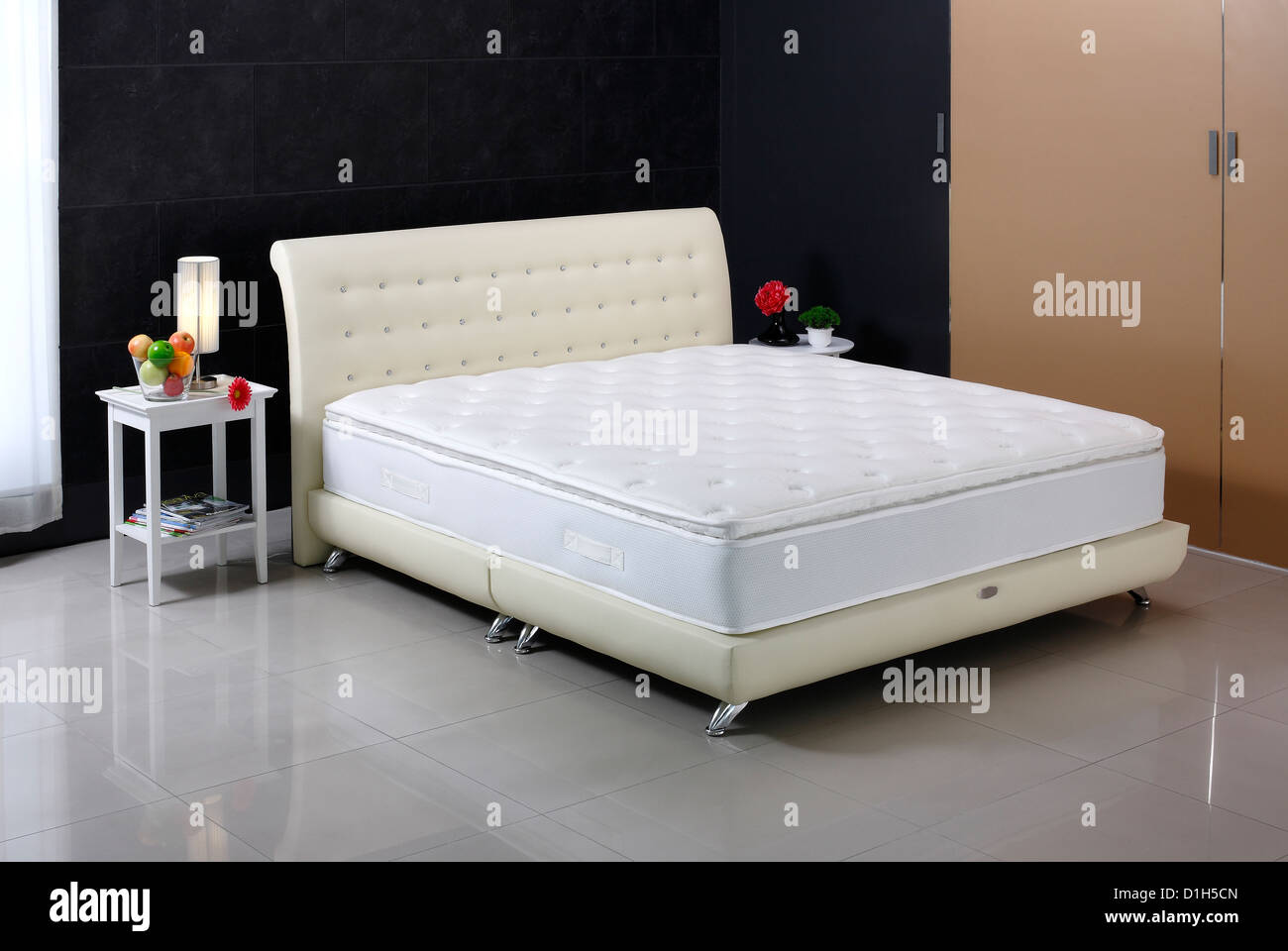 Bellissimo il materasso e il letto insieme costruito per la fotografia in studio Foto Stock