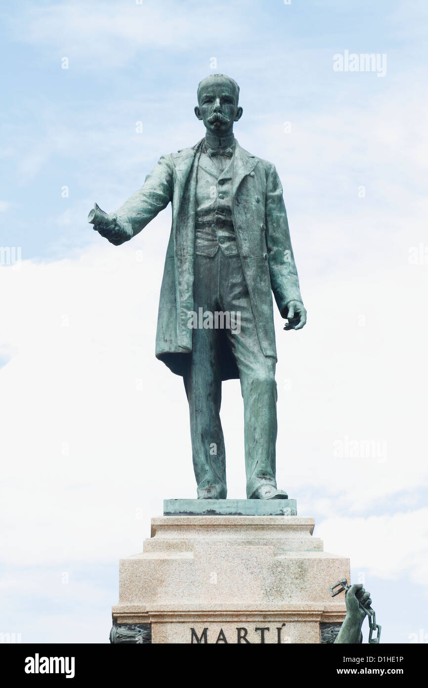 José Julián Martí Pérez monumento scultoreo, statua in "José Martí Square, Matanzas, Cuba, Novembre 2010 Foto Stock