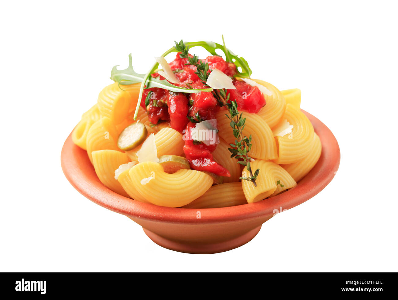Maccheroni con la passata di pomodori, capperi e parmigiano Foto Stock