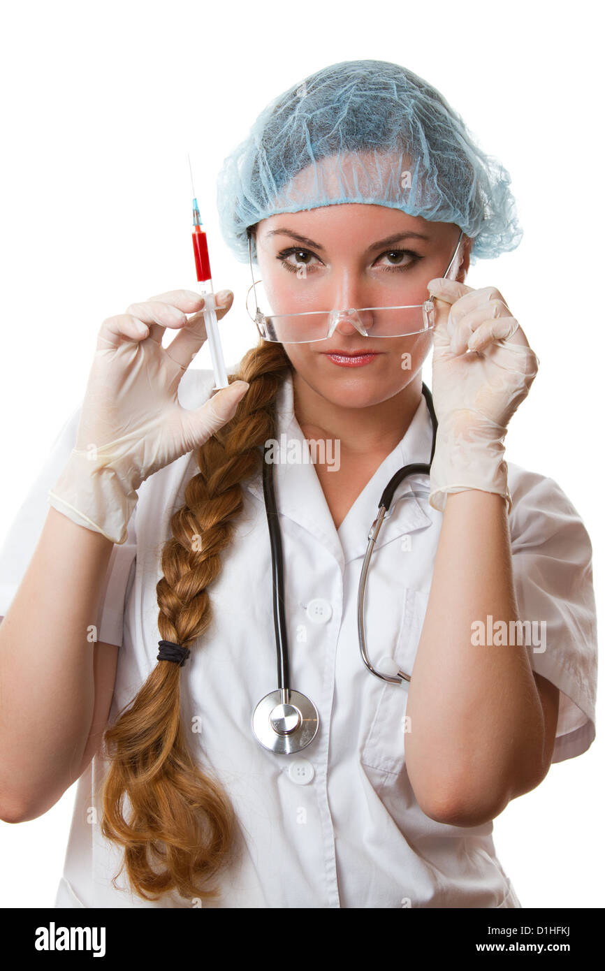 Femmina da un medico o da un infermiere con la siringa, isolato su sfondo bianco Foto Stock