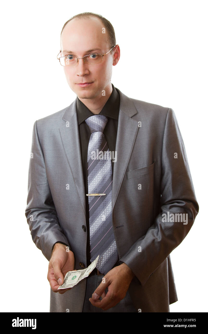 Ritratto di bel giovane uomo d affari che indossa cravatta ed occhiali tenere il dollaro nelle mani su sfondo bianco. Più di questa serie Foto Stock