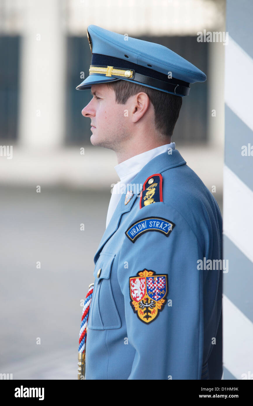 Guardie armate in servizio al di fuori del Castello di Praga, Praga, Repubblica Ceca Foto Stock