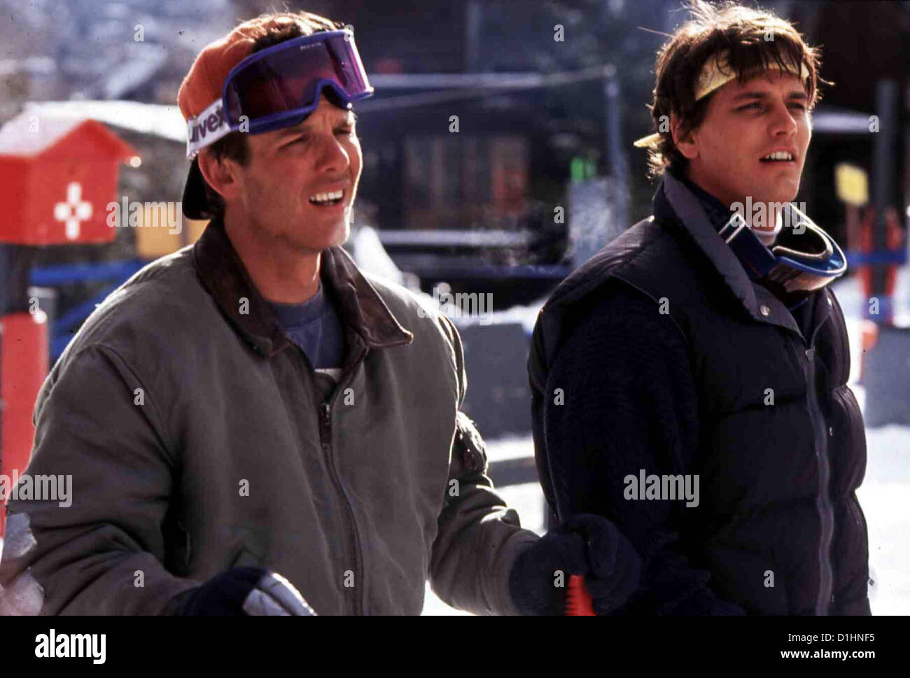 Zwei Asse im Schnee Aspen Extreme Peter Berg, Paul Gross T.J. Burke (Paolo lordo, r) ueberredet seinen besten Freund Dexter Foto Stock