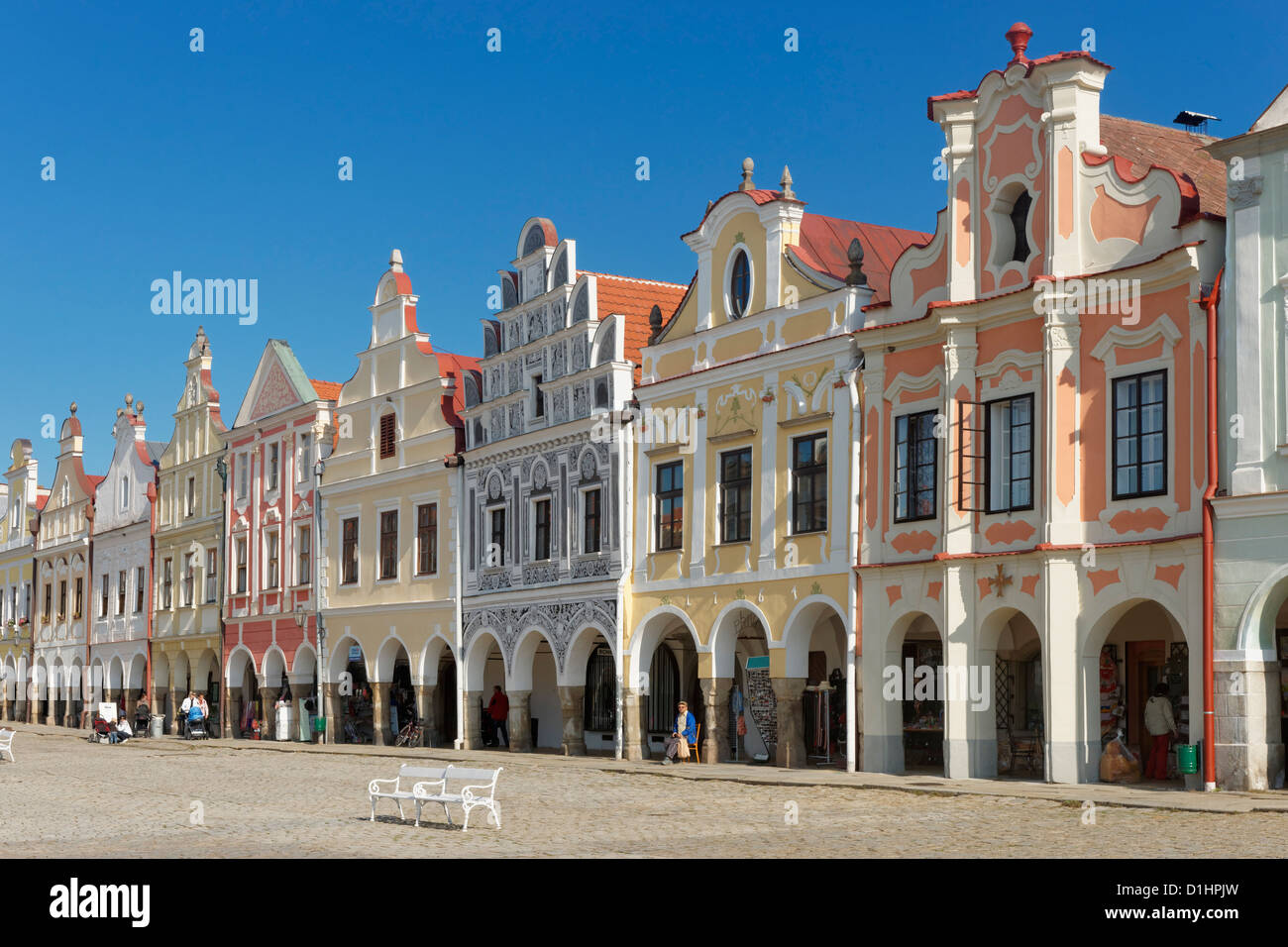 Porticati palazzi rinascimentali nella piazza principale di Telc, Moravia del Sud, Repubblica Ceca Foto Stock