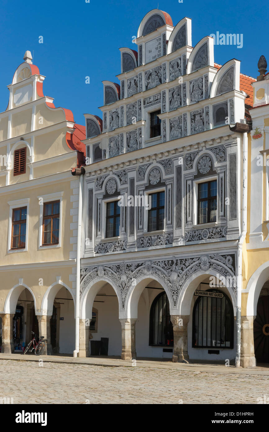 Porticati palazzi rinascimentali nella piazza principale di Telc, Moravia del Sud, Repubblica Ceca Foto Stock