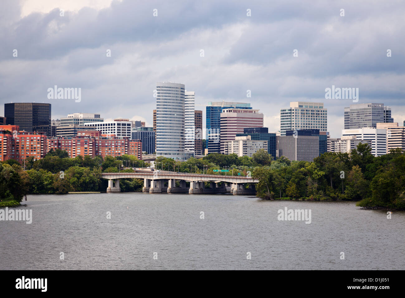 Arlington, Virginia visto con il fiume Potomac da Washington Foto Stock