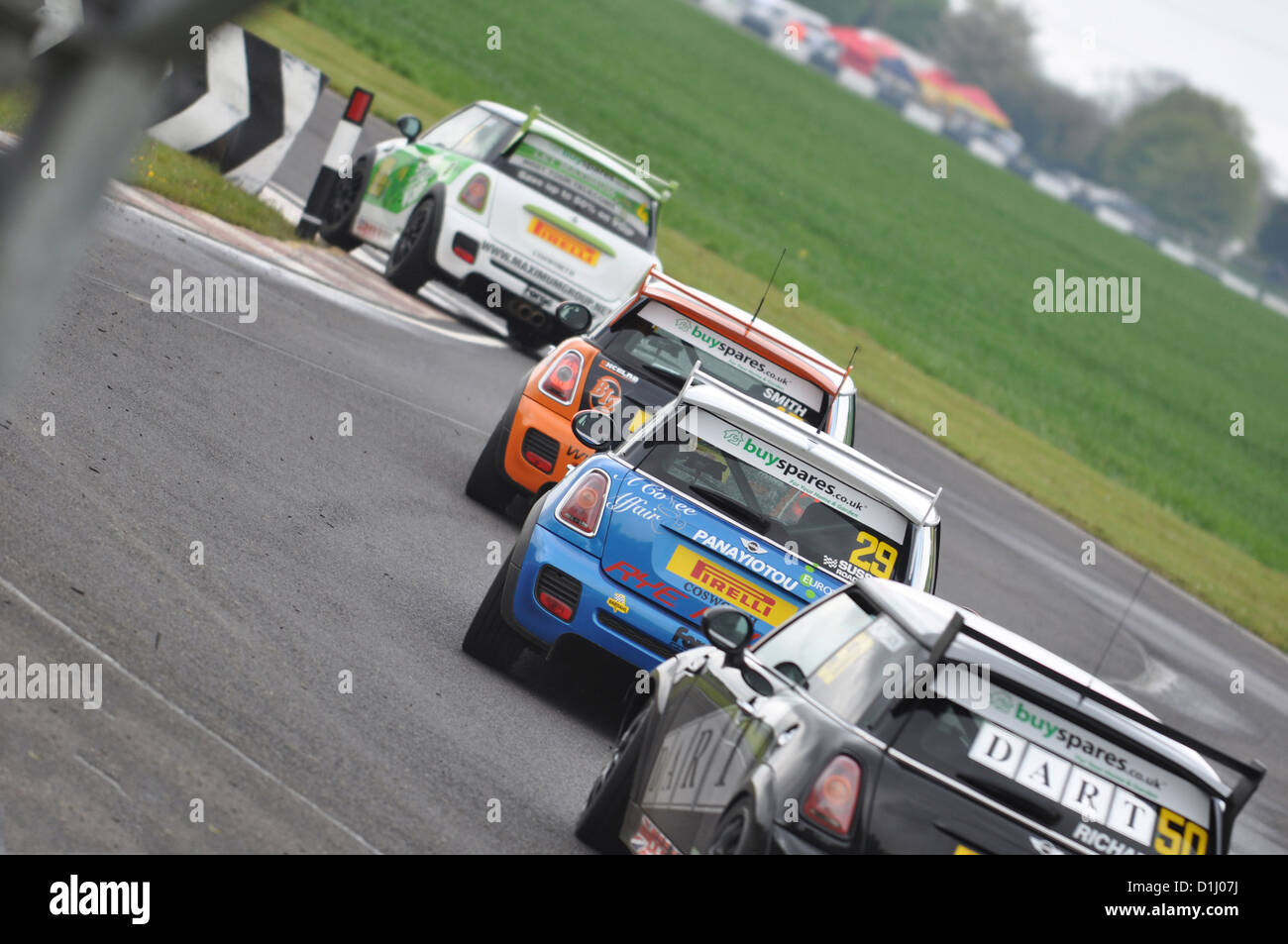 Mini coopers a Castle Combe il circuito Foto Stock