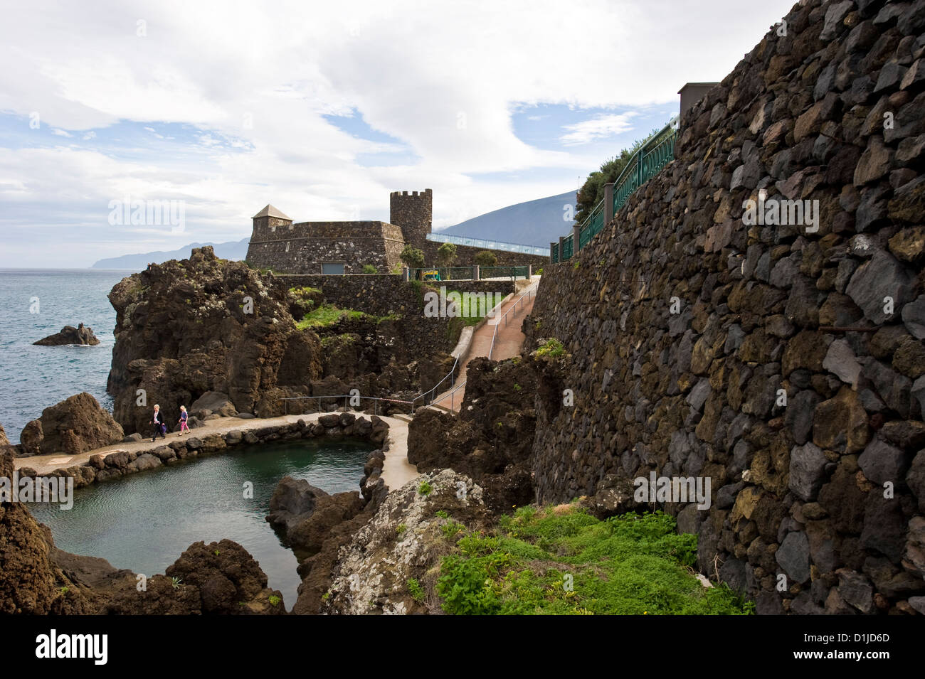 Porto Moniz - Una comunità sulla punta nord-occidentale dell'isola di Madeira nell'Oceano Atlantico. Foto Stock Porto Moniz - Una comunità sulla punta nord-occidentale dell'isola di Madeira nell'Oceano Atlantico. Foto Stock