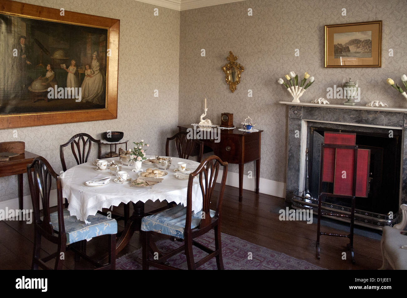 La sala da pranzo nel XVIII secolo Rosehill House, casa di una famiglia Quacchera di ironmasters a Coalbrookdale nell'Ironbridge Gorge Foto Stock