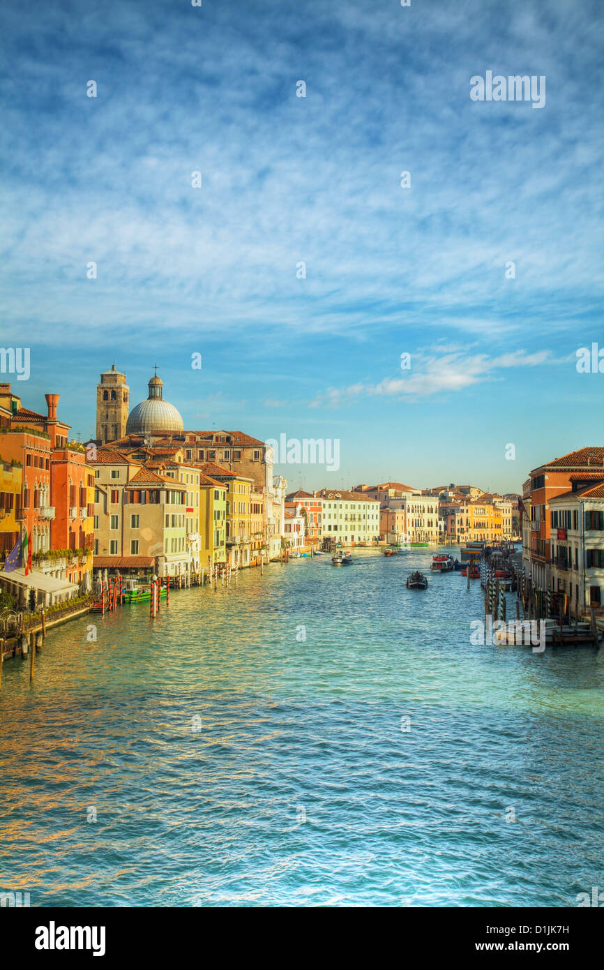 Vista del Canal Grande a Venezia, Italia al mattino Foto Stock