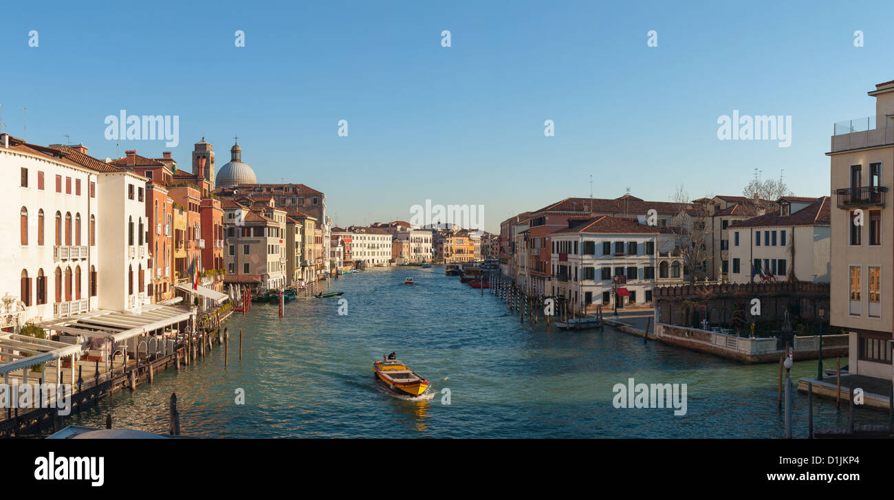 Vista panoramica sul Canal Grande a Venezia, Italia al mattino Foto Stock