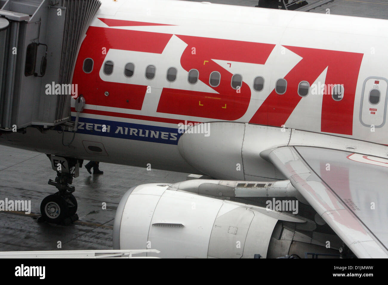 CSA Czech Airlines aereo Praga Repubblica Ceca aereo a terra Tarmac Jets atterrato Ceske Aerolinie Aviation Company Aeroporto Ruzyne District Foto Stock