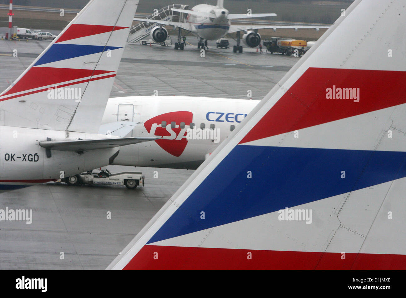 CSA Czech Airlines aerei Praga Repubblica Ceca aerei a terra Tarmac Jets atterrato Ceske Aerolinie Aviation Company Aeroporto Ruzyne District Foto Stock