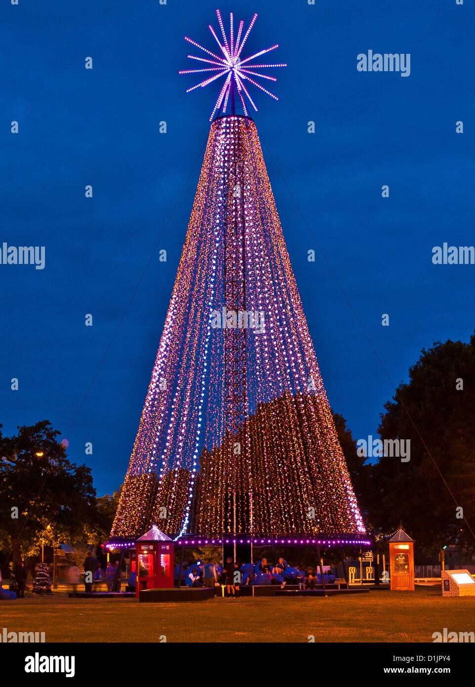 Albero di Natale in Piazza Latimer Christchurch Nuova Zelanda Foto Stock