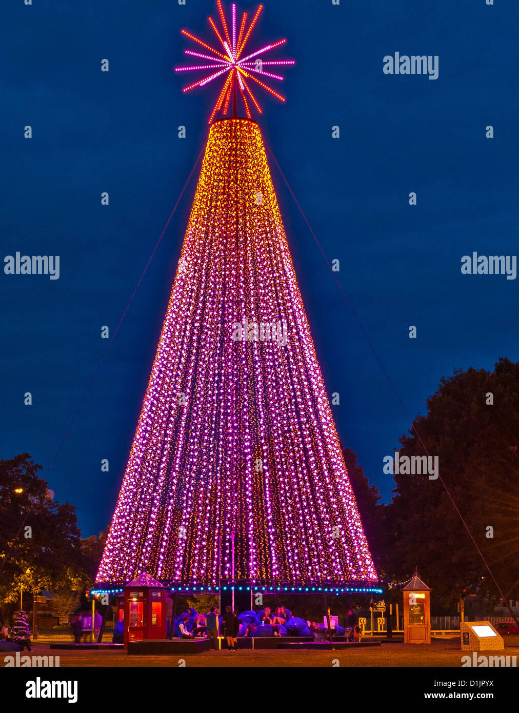 Albero di Natale in Piazza Latimer Christchurch Nuova Zelanda Foto Stock