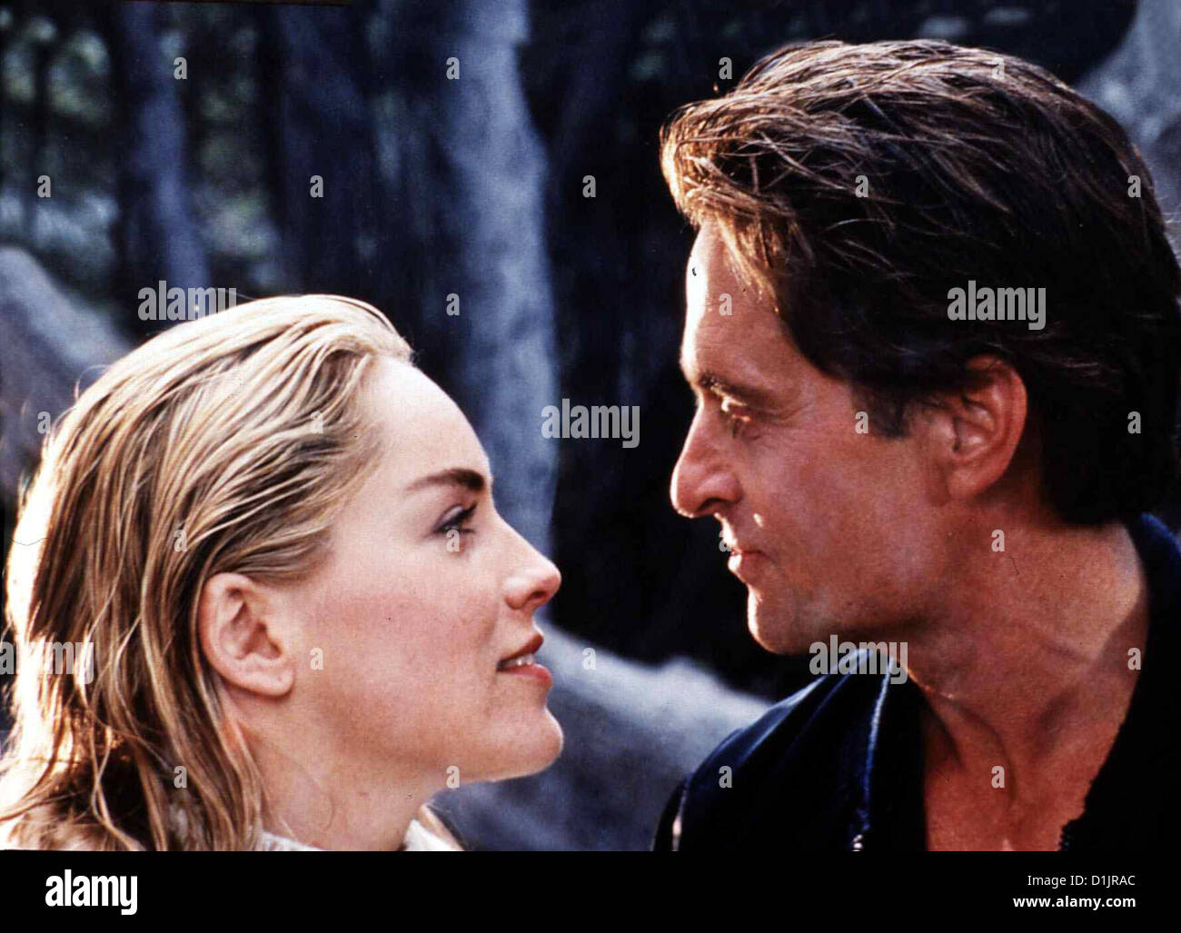 Basic Instinct basic instinct Sharon Stone, Michael Douglas Detectiv Nick Curran (Michael Douglas) geraet die Foto Stock