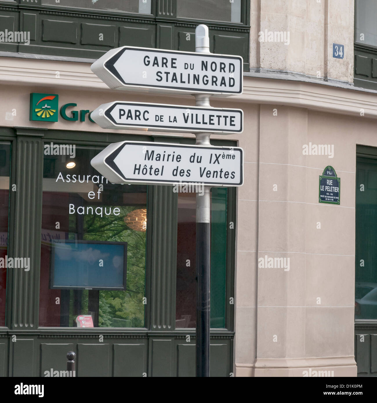 Parigi Francia Europa cartello stradale, Gare du Nord Stalingrad Parc de la Villette Mairie du IX Hotel des Vantes Foto Stock