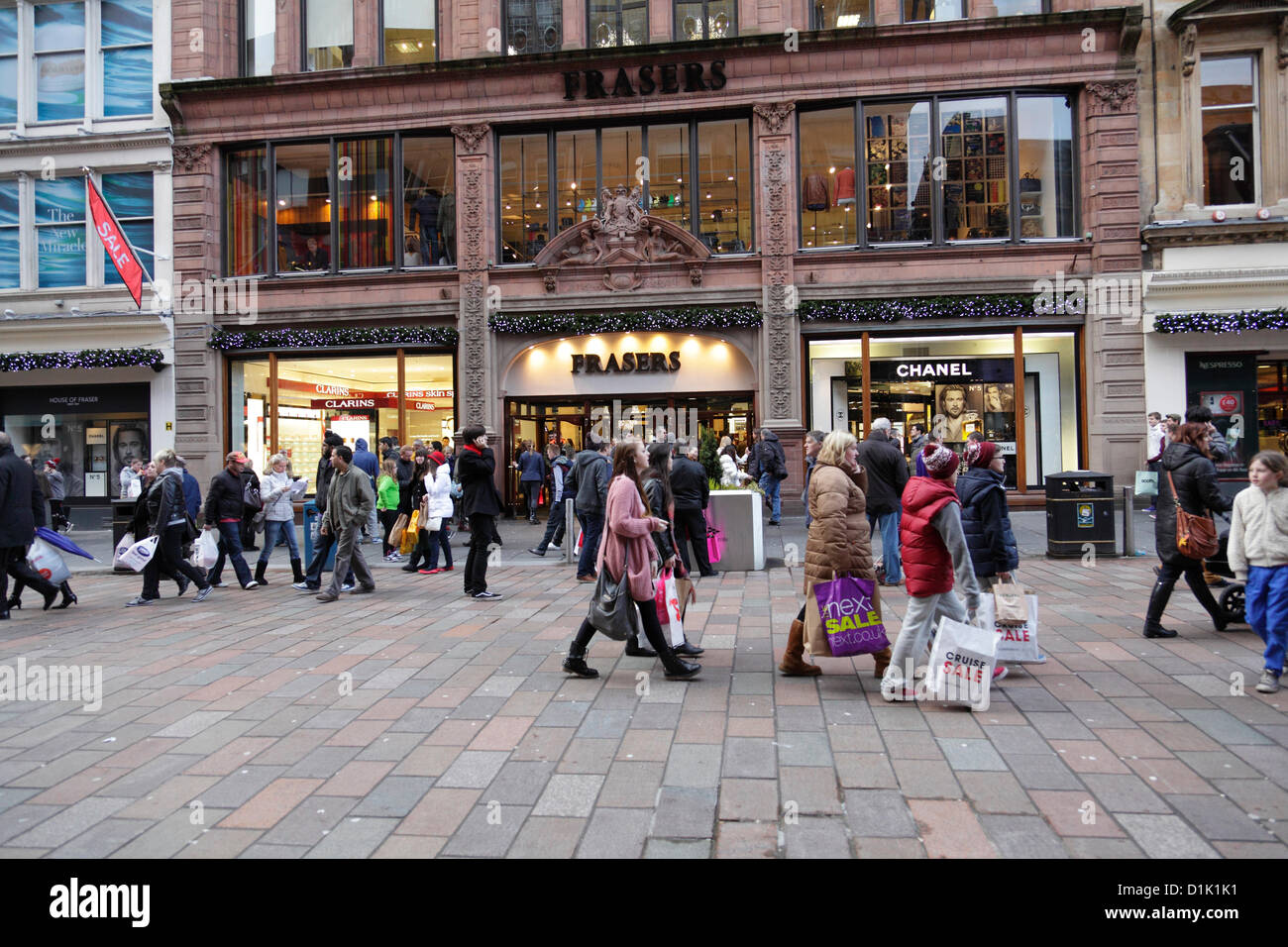 Buchanan Street, Glasgow, Scozia, Regno Unito, mercoledì, 26 dicembre, 2012. Le persone che acquistano al Boxing Day sales nel centro della città, accanto al House of Fraser Department Store Foto Stock
