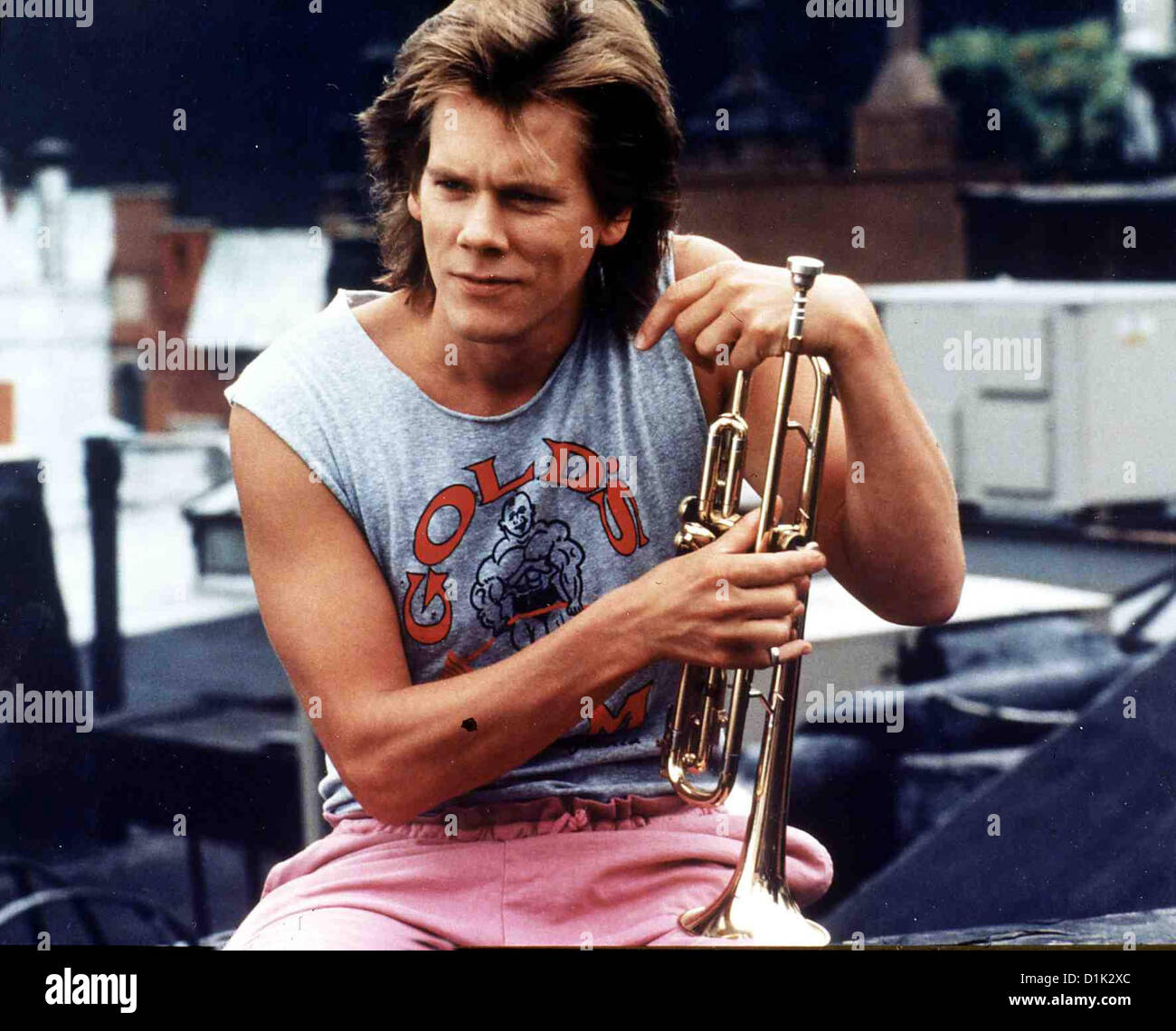 Geboren in Queens Queens Logic Kevin Bacon Der Musiker Dennis (Kevin Bacon) hat ein impegno in Hollywood, aber sein Herz Foto Stock