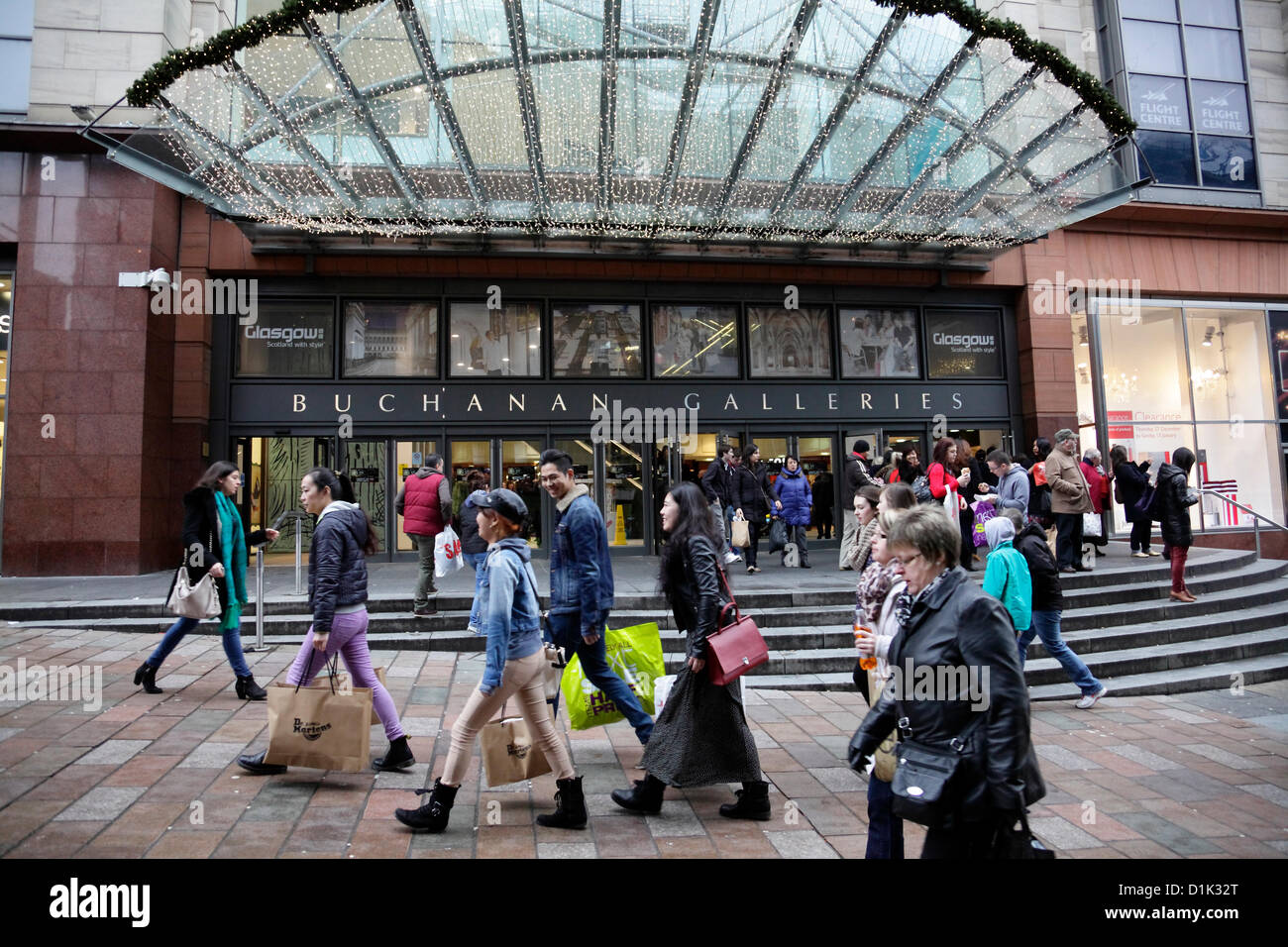 Buchanan Street, Glasgow, Scozia, Regno Unito, mercoledì, 26 dicembre, 2012. La gente che acquista presso le vendite del giorno di Santo Stefano nel centro della citta' accanto al Centro commerciale delle Gallerie di Buchanan Foto Stock