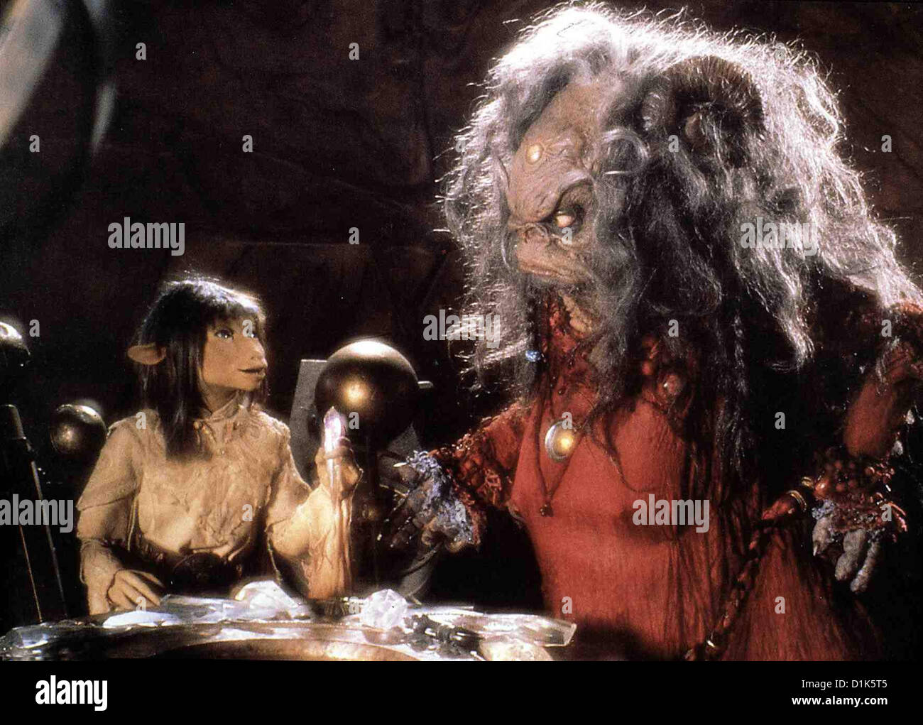 Der Dunkle Kristall Dark Crystal, bei der schrumpeligen Astronomin Aughrd findet Jen schließ'lich den gesuchten Foto Stock