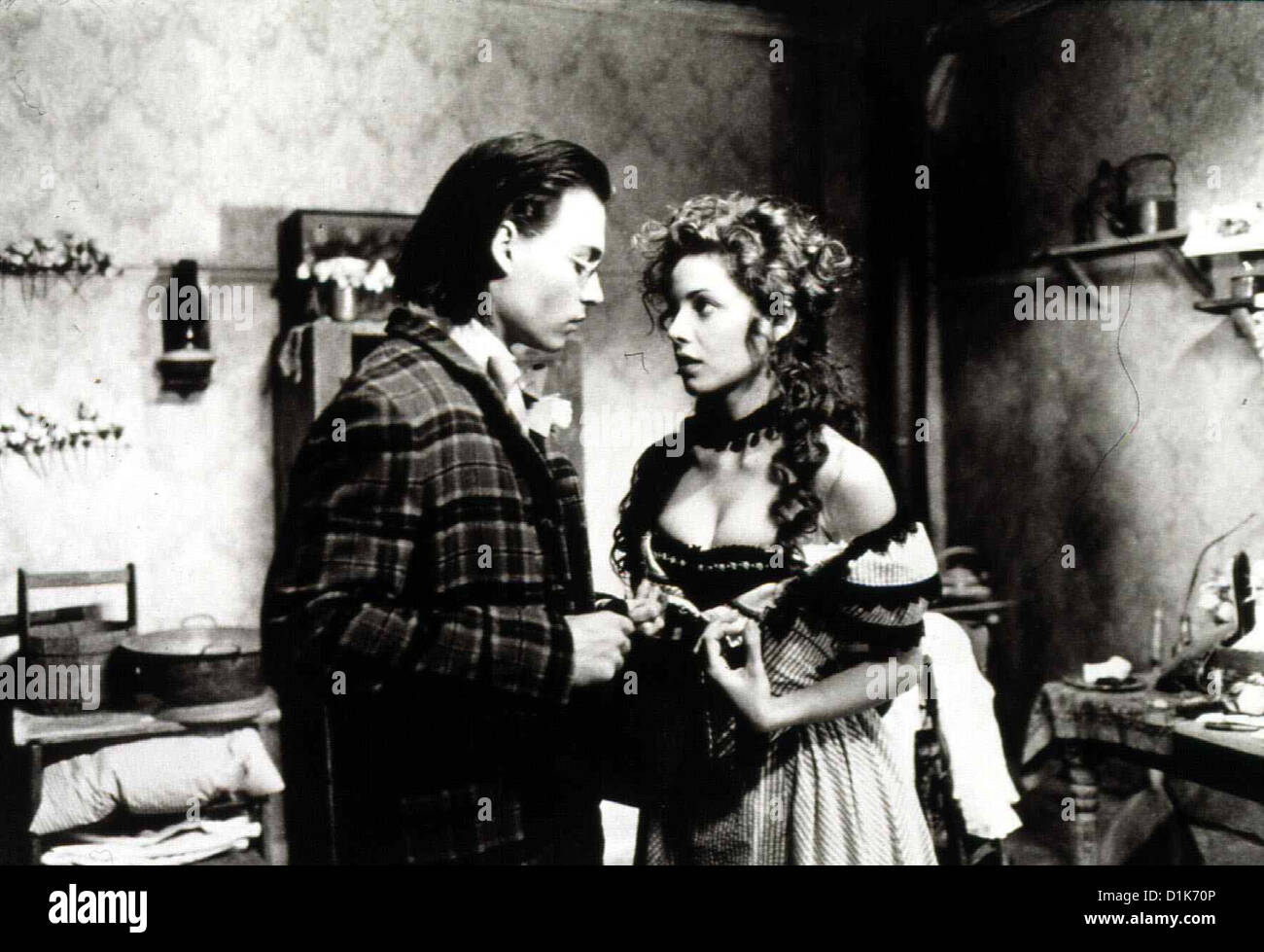 Uomo morto morto uomo Johnny Depp, Mili Avital Bill Blake (Johnny Depp) leistet der Schönen Thel Russel (Mili Avital) Foto Stock