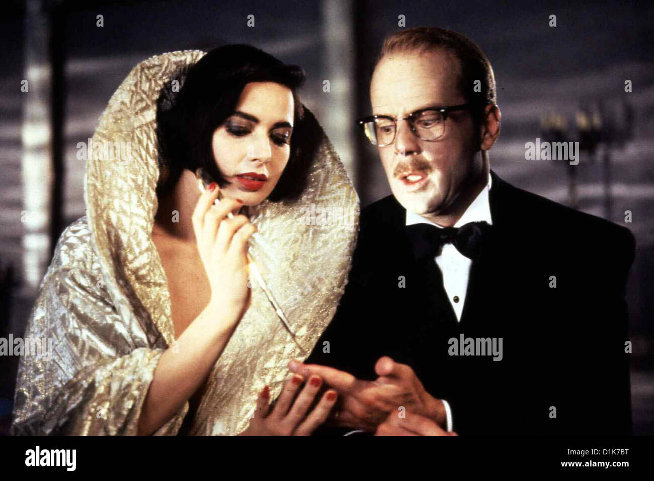 Der Tod Steht Ihr Gut morte diviene il suo Isabella Rossellini, Bruce Willis Lisle von Rhuman (Isabella Rossellini) erklaert Dott. Foto Stock