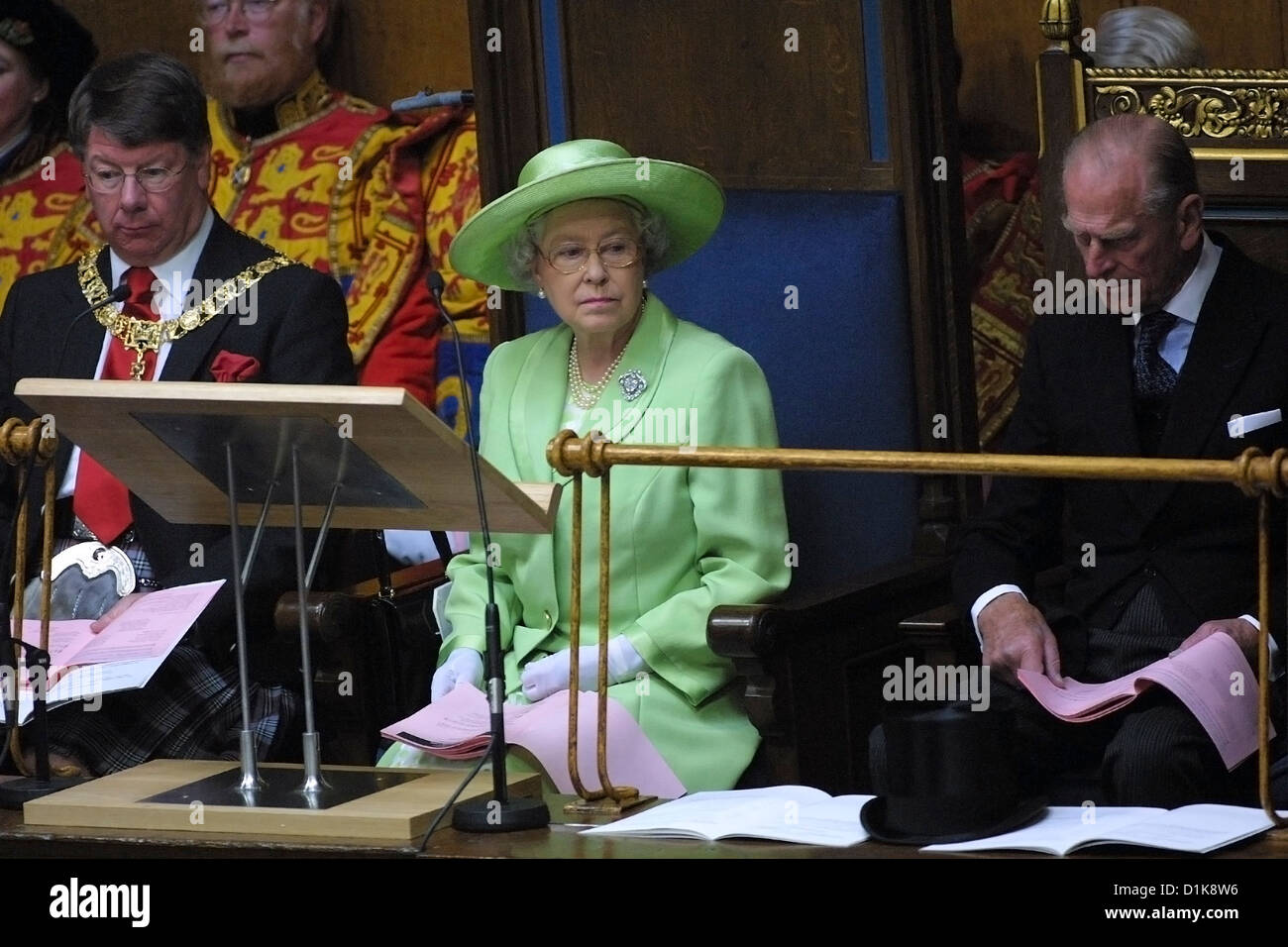 La regina assiste l'Assemblea Generale della Chiesa di Scozia nel 2002 Foto Stock