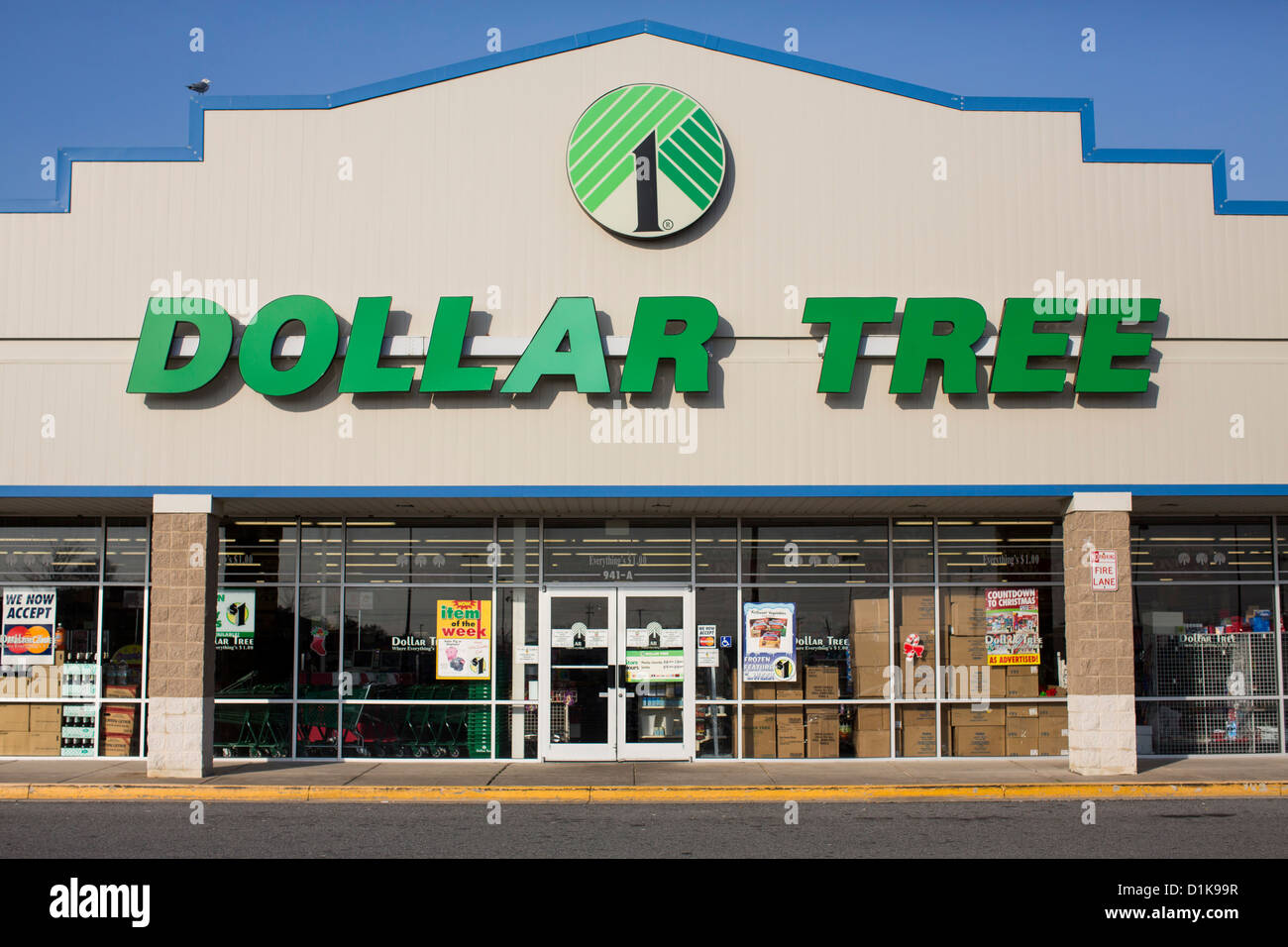 Una struttura ad albero del dollaro di retail store. Foto Stock