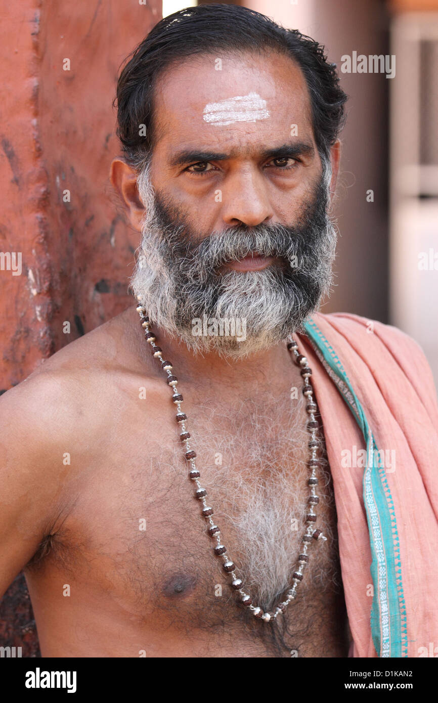 Ritratto di un vecchio uomo in Kerala, India. Foto Stock