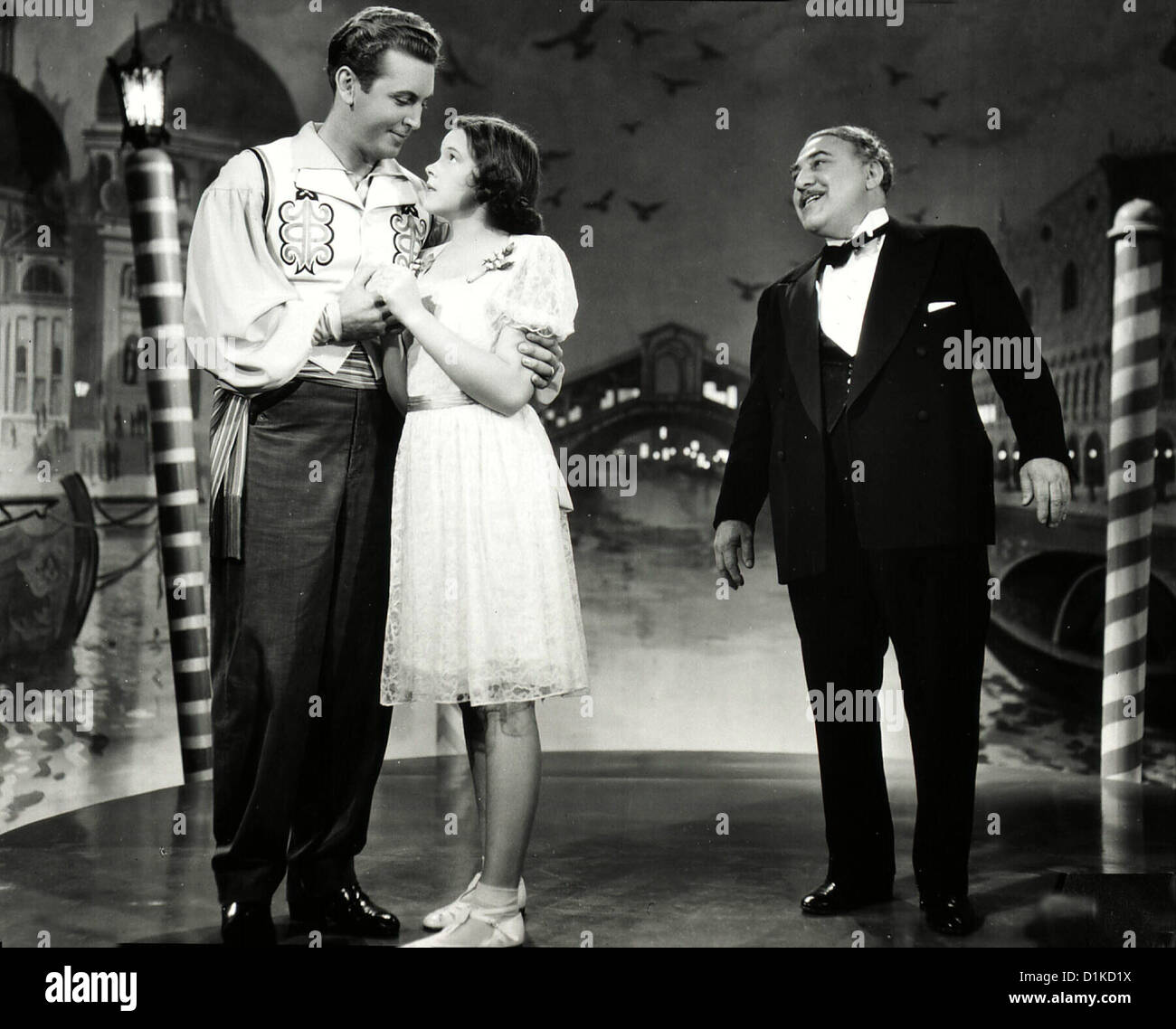 Vorhang Auf Fuer Judy tutti cantano Allen Jones, Judy Garland, Henry Armetta Judy (Judy Garland) und Ricky (Allen Jones) Foto Stock