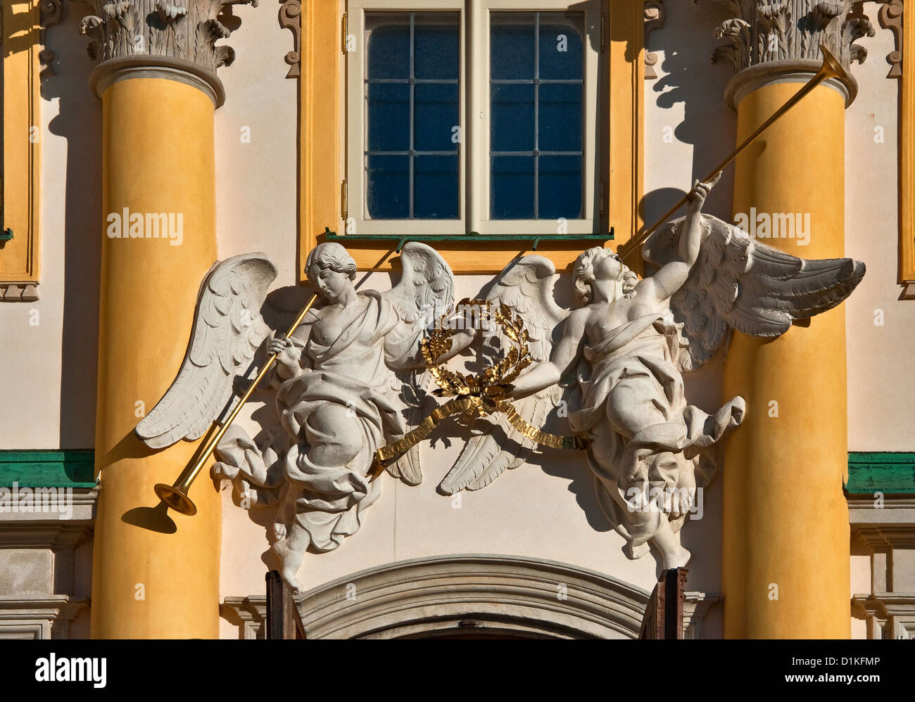 Winged fame su ingresso principale di Wilanów Palace a Varsavia, Polonia Foto Stock