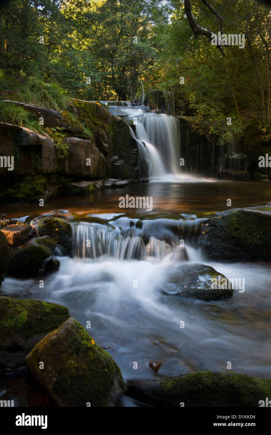 West Calder on Usk cascata sul fiume Caerfanell. Foto Stock