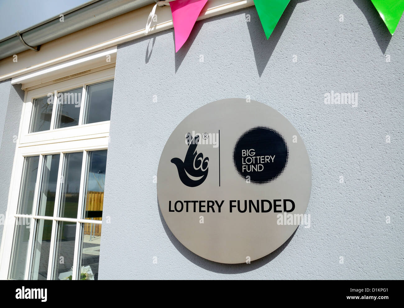 Una grande lotteria segno del fondo sulla costruzione presso il centro heartlands in Redruth, Cornwall, Regno Unito Foto Stock