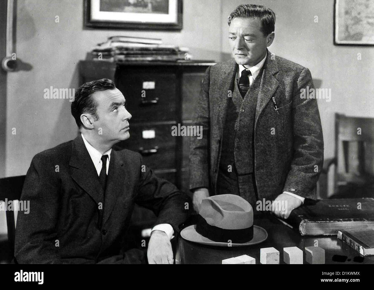 Jagd Im Nebel agente riservato Charles Boyer, Peter Lorre Denard (Charles Boyer) einen groß'en Vorrat Kohle und Ãƒâ€"l Foto Stock