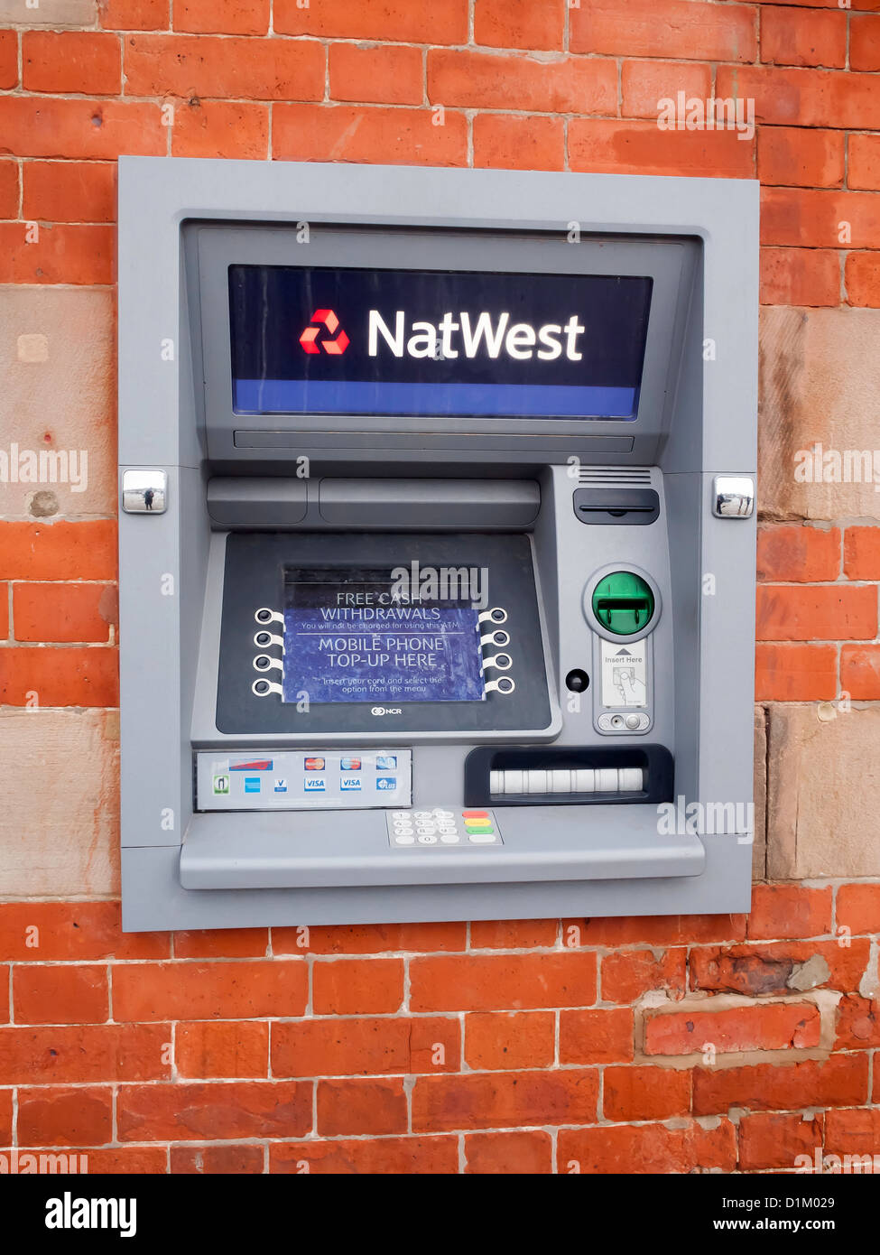 Bancomat ATM foro nella parete Automatic Teller Natwest Bank Foto Stock