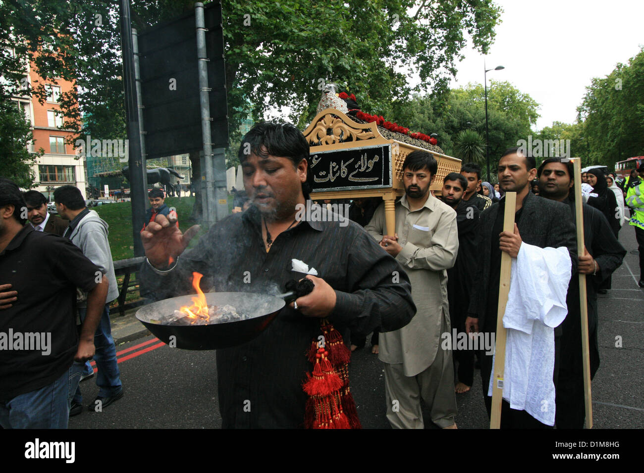 'Mourning per Imam Ali' processione nel centro di Londra Foto Stock