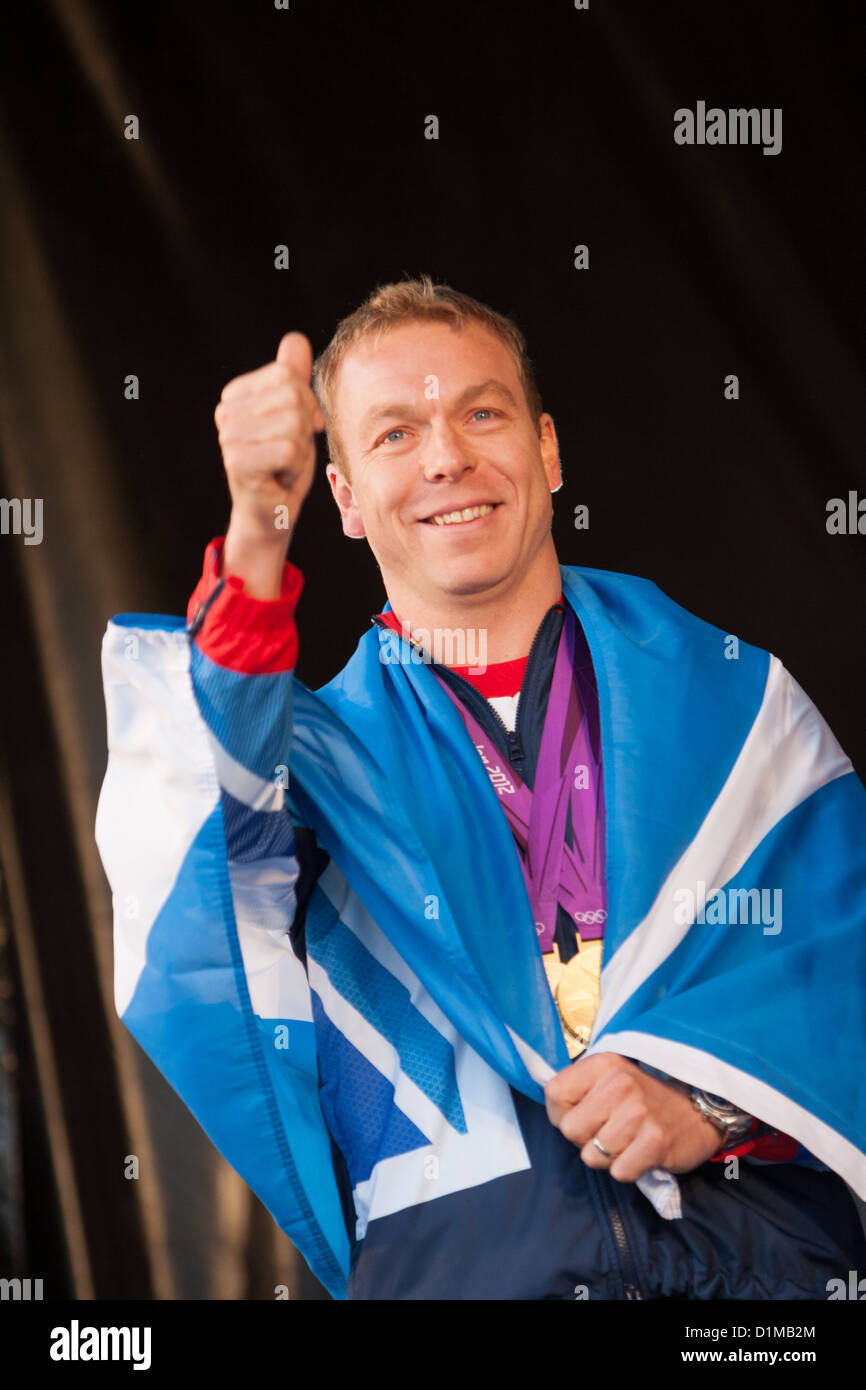 Sir Chris Hoy, scozzese campione olimpico, durante la Scottish Homecoming Parade per scozzese Olympic-vincitori di medaglie. Foto Stock