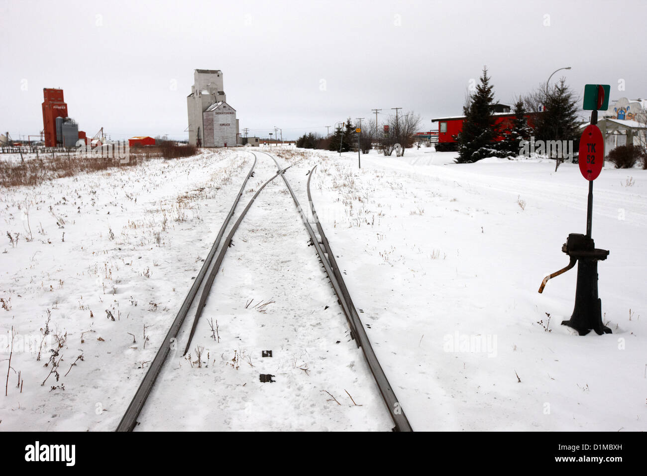 Nc nazionale canadese di binari ferroviari e silos per il grano Kamsack Saskatchewan Canada Foto Stock