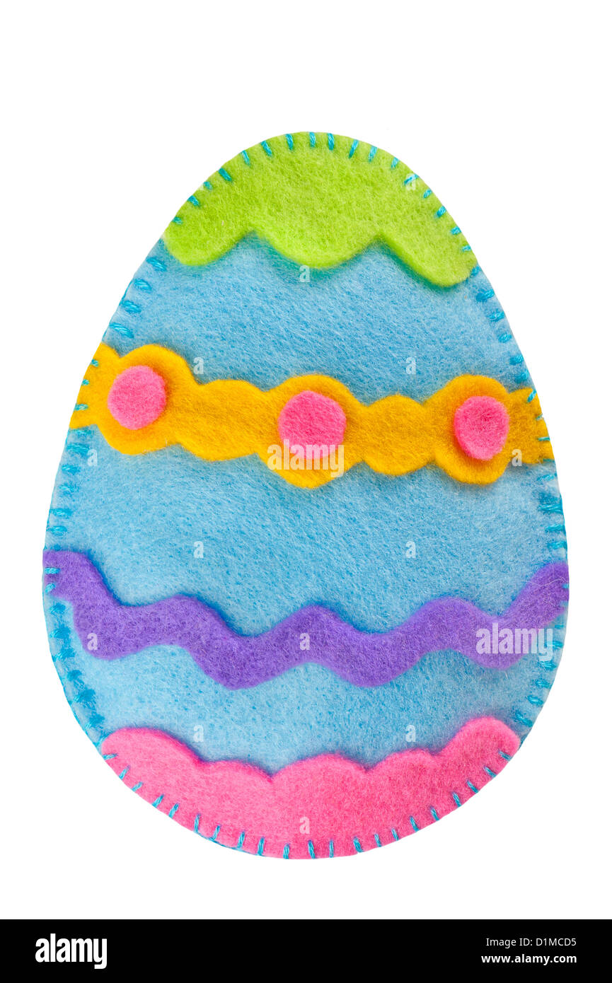 Uovo di Pasqua decorazione a mano dal feltro, isolato su bianco Foto Stock