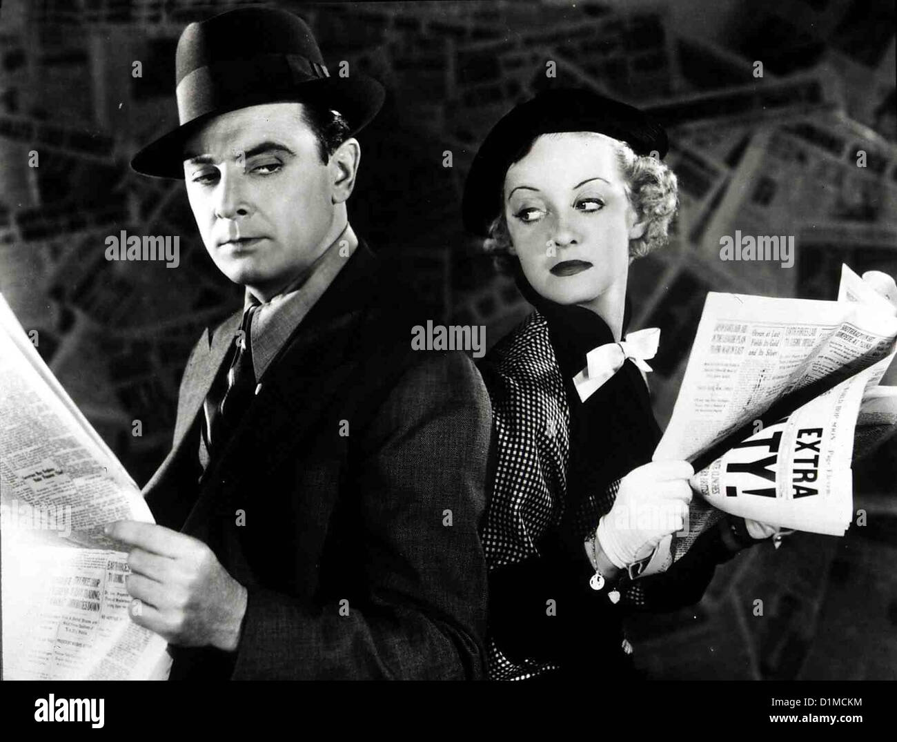 Die Frau Auf Seite 1 Front Page donna Curt Devlin (George Brent), Ellen Garfield (Bette Davis) *** Caption locale *** 1935 -- Foto Stock