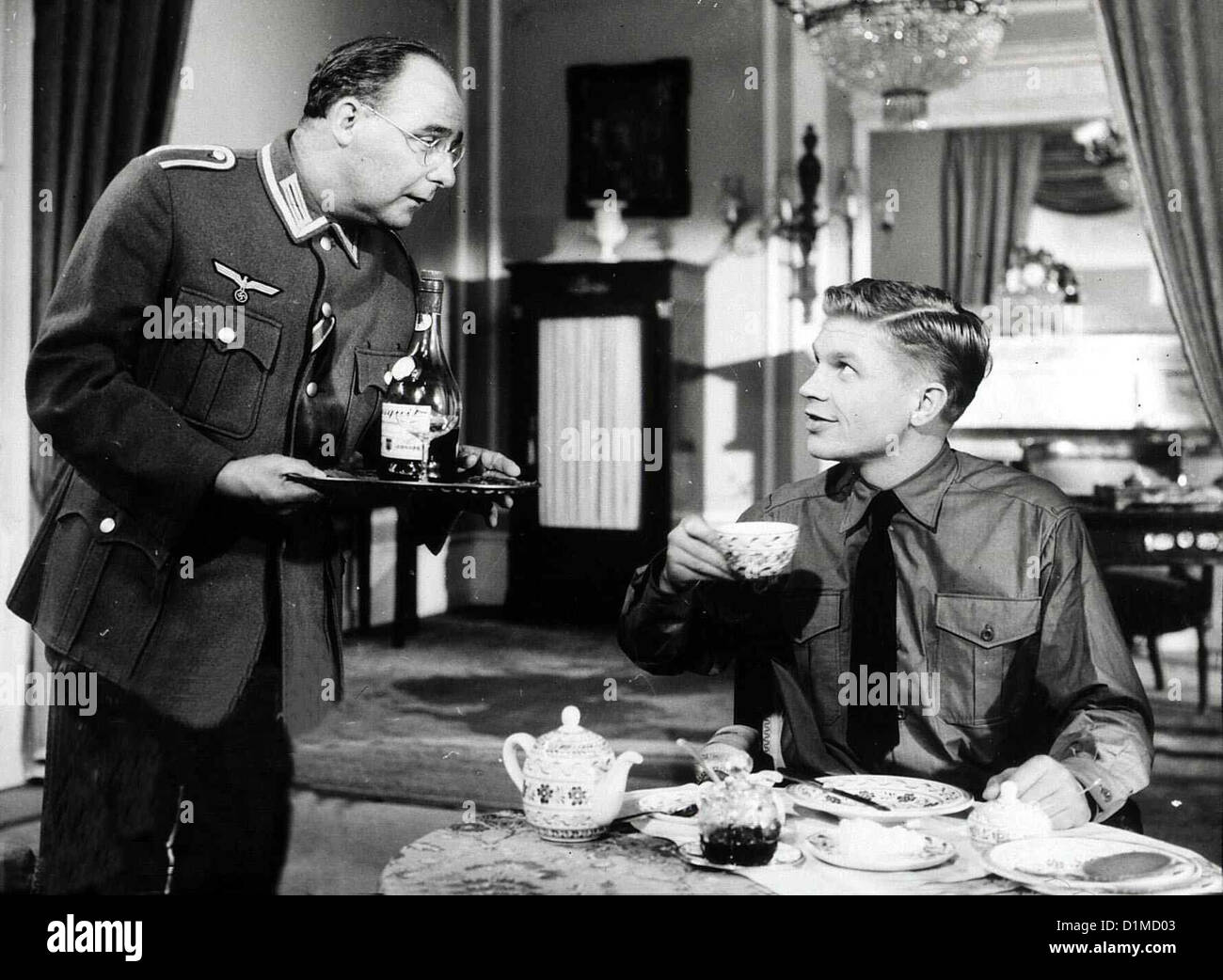 Der Fuchs Von Paris Fuchs Von Paris, Der Walter Gross, Hardy Krüger Parigi 1944, Verantwortungsbewuß"ten deutschen Offizieren Foto Stock